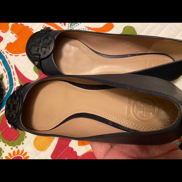 Tory Burch Navy Flats UEC - Picture 2 of 12